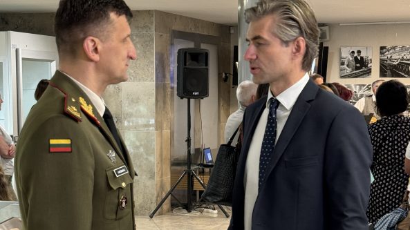 Naujasis kariuomenės vadas R. Vaikšnoras pritaria visuotiniam šaukimui