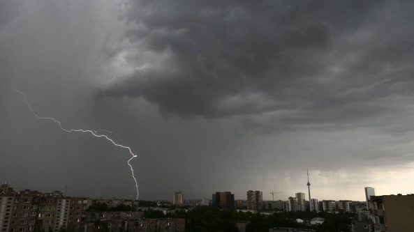 Meteorologas perspėja: numatoma labai smarki audra