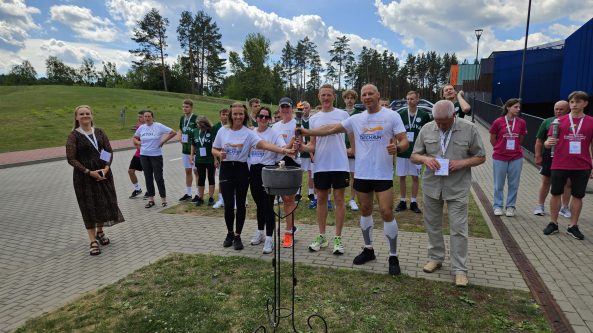 Alytaus policijos pareigūnai bėgo su olimpiniu fakelu