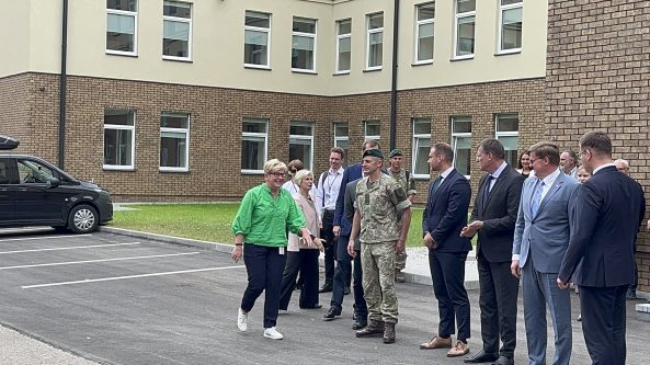 Lietuva ketina įsigyti vikšrinių kovos mašinų – Alytuje sakė krašto apsaugos ministras Laurynas Kasčiūnas