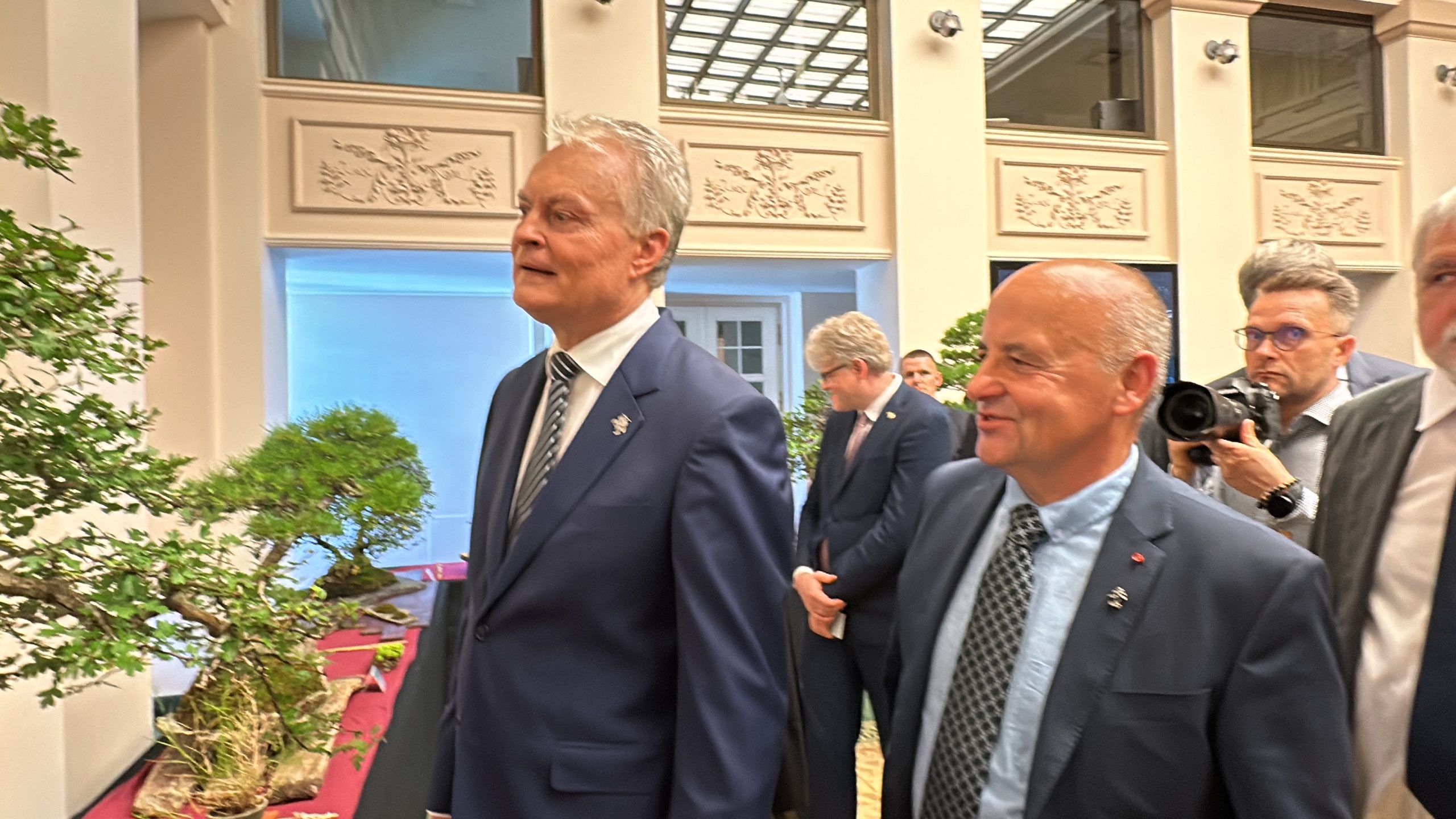Prezidentūroje duris atvėrė alytiškio K.Ptakausko tarptautinė bonsai paroda
