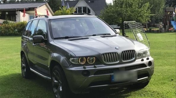 Lazdijuose rasti Čekijoje pavogti nuomos įmonės automobiliai, sulaikyti trys vyrai