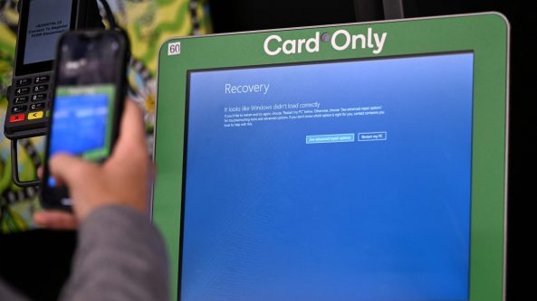 Oro uostai, bankai ir įmonės pasaulyje praneša apie sutrikimus dėl problemų su „Microsoft“