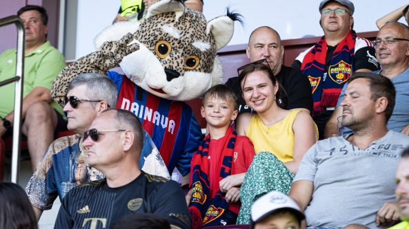 DFK „Dainava“ kviečia pasipuošti klubo atributika ir šeštadienį atvykti į stadioną!