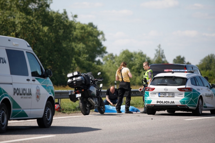 Balandžio 20-osios įvykiai Alytaus apskrityje: nuo narkotikų iki sužeidimo peiliu