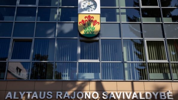 Patvirtintas 2025 metų Alytaus rajono savivaldybės biudžetas: didesnės investicijos į infrastruktūrą, švietimą ir socialinę apsaugą