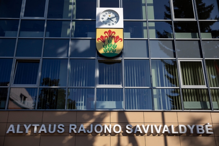 Patvirtintas 2025 metų Alytaus rajono savivaldybės biudžetas: didesnės investicijos į infrastruktūrą, švietimą ir socialinę apsaugą