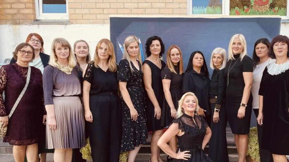 „Drevinuko“ mokytojų protestas – apsirengė juodai