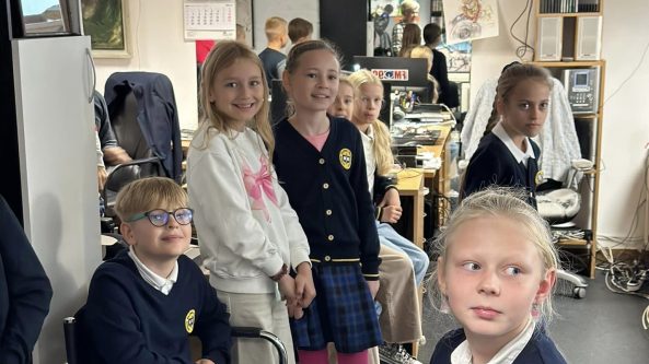 FM99 studijoje – Alytaus Šaltinių progimnazijos ketvirtokai