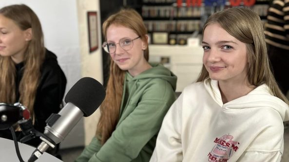 FM99 studijoje – Alytaus Šaltinių progimnazijos septintokai
