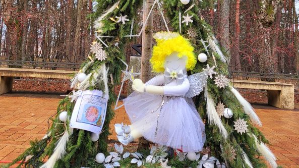 „Girinuko“ eglutėje šypsosi angelas baltas