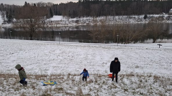 Sužvarbus, sušildys laikas kartu. Žiemos pramogos su šeima