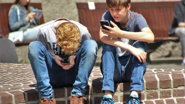 Lietuvos psichologai: turime pripažinti asmeninių išmaniųjų mokyklose problemą ir ją spręsti