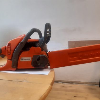 Rastas galimai vogtas benzininis grandininis pjūklas „HUSQVARNA“