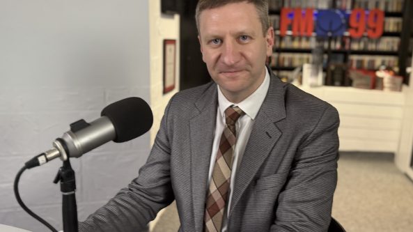 Seimo narys Simonas Kairys: „švietimas nėra ta vieta, kur reikia taupyti, nes investicijos atsiperka“