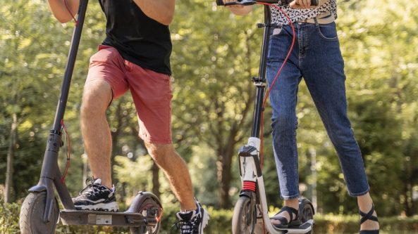 Paspirtukų fenomenas: kodėl vis daugiau žmonių renkasi šią transporto priemonę?