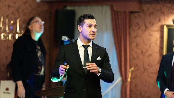 Ar Mafijos žaidimas gali pagerinti bendravimo įgūdžius darbe?