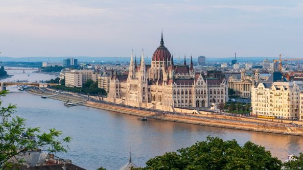 Kokius miestus aplankyti, jei ieškote pigios savaitgalio kelionės?