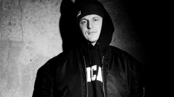 „Juodam danguj“ – naujo etapo pradžia: atlikėjas kliim pristato debiutinį albumą