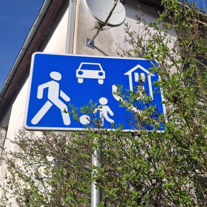 Kaip pažaboti greičio mėgėjus gerokai viršijančius greitį ten, kuris jis turi būti minimalus?