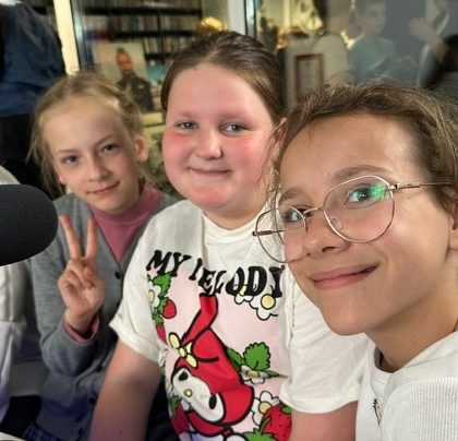 Alytaus Šv. Benedikto gimnazijos 4a klasė FM99 studijoje