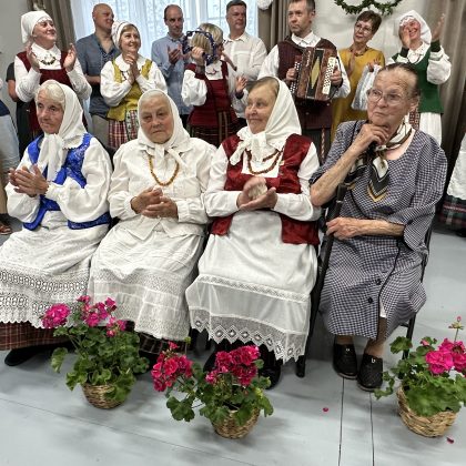 Unikalusis Žiūrų folkloro ansamblis surengė skambų penkiasdešimt penkerių metų gyvavimo jubiliejų