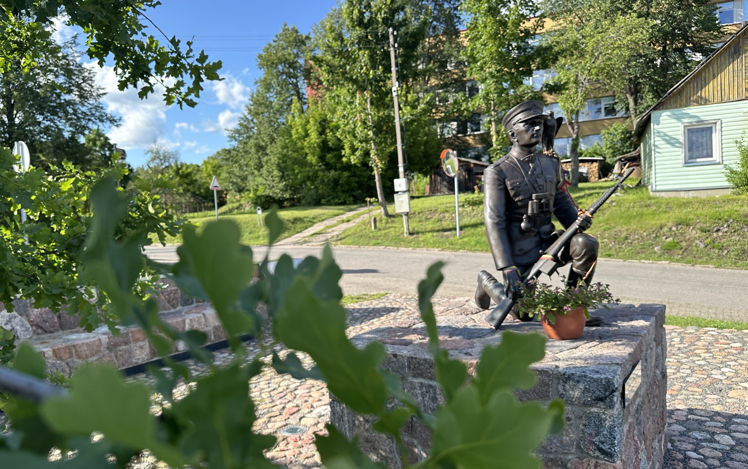 Baigtas tyrimas dėl Adolfo Ramanausko-Vanago paminklo išniekinimo Merkinėje