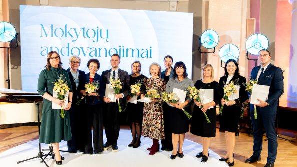 Kviečiame teikti kandidatūras Lituanistinio švietimo mokytojo (dėstytojo) premijai gauti
