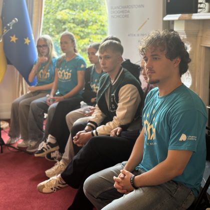 Tautinis kostiumas – atgyvena ar šiuolaikinis trendas? Londono debatų klubas subūrė lietuvių jaunimą Dubline