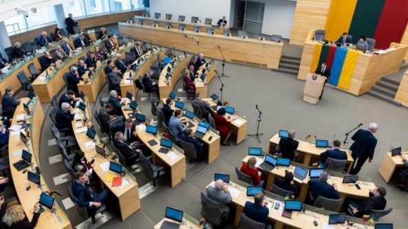 Seimas atmetė prezidento veto ir sušvelnino bausmes už piktnaudžiavimą