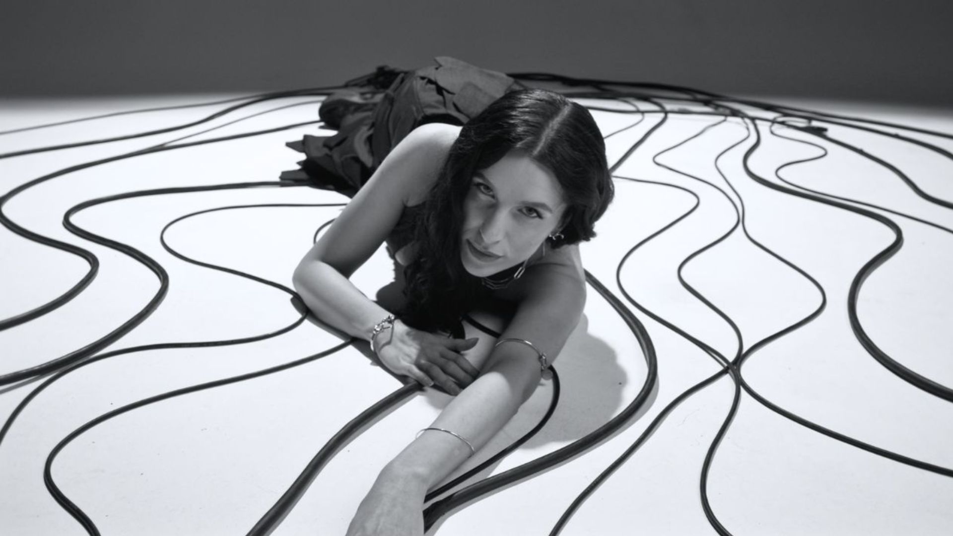 Sisters On Wire“ pristato dainos „Gylis“ vaizdo klipą