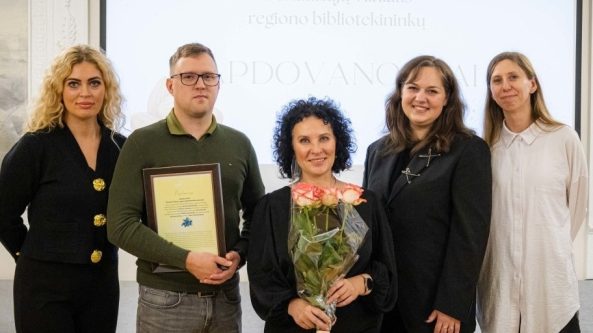 2025-ųjų geriausieji: Alytaus Jurgio Kunčino bibliotekos komanda ir Dzūkijos mokyklos bibliotekininkė Astra Matažinskienė