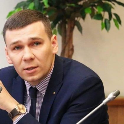 Vairavęs girtas buvęs Alytaus tarybos narys atsistatydino iš pareigų Vairavęs girtas buvęs Alytaus tarybos narys atsistatydino iš pareigų