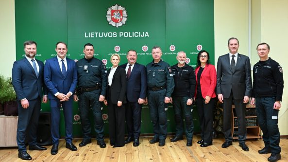 Alytaus rajono merė pasveikino naujai paskirtus policijos vadovus