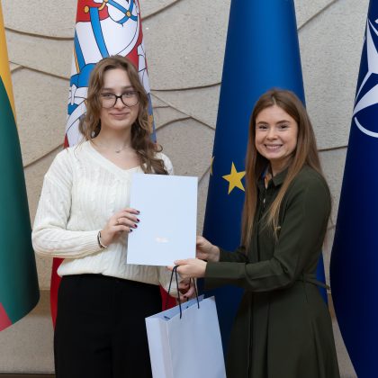 Alytaus rajono meno ir sporto mokyklos auklėtinių darbai – Vyriausybės rūmuose atidarytoje parodoje