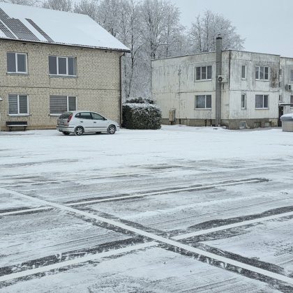 Vietoje žvyro ir duobių – naujos automobilių stovėjimo aikštelės gyventojams