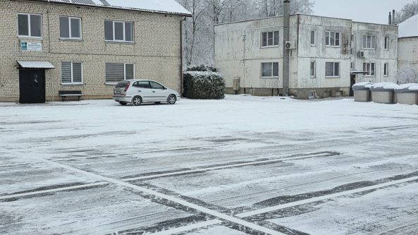 Vietoje žvyro ir duobių – naujos automobilių stovėjimo aikštelės gyventojams