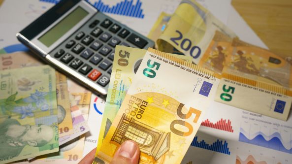 Po pasitraukimo iš antros pensijų pakopos milijardai eurų liko sąskaitose: ekspertai įspėja dėl infliacijos