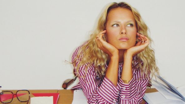 IEVA JOKU su daina „Muzika groja“ – „10 Geriausių“ viešnia IEVA JOKU su daina „Muzika groja“ – „10 Geriausių“ viešnia
