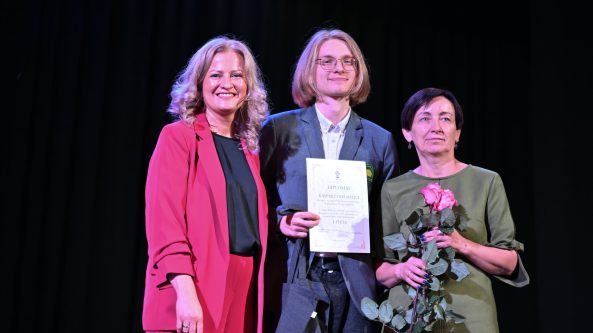 Alytaus rajono savivaldybės naujienos – apdovanoti mokiniai, skiriamos stipendijos studentams Alytaus rajono savivaldybės naujienos – apdovanoti mokiniai, skiriamos stipendijos studentams